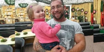 Родители сделали себе татуировки, чтобы поддержать дочь