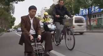 Житель Пекина собрал для себя маленький автомобиль