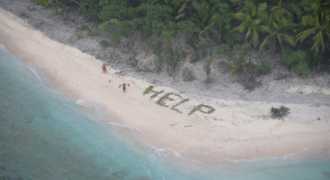 Робинзоны спаслись с необитаемого острова, выложив огромное слово HELP