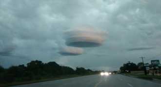 Жители Техаса наблюдали за облачными «НЛО»