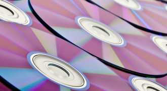 Физики нашли способ умещать на диск DVD в миллион раз больше информации
