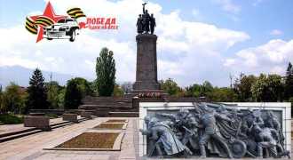 Участники автопробега «Победа - одна на всех» отмыли памятник советским воинам в Болгарии