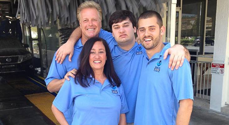 Семья открыла бизнес, чтобы трудоустроить больного аутизмом сына