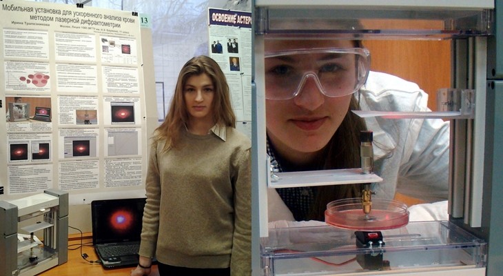 Выпускница московской школы Ирина Трапезникова изобрела прибор для анализа крови