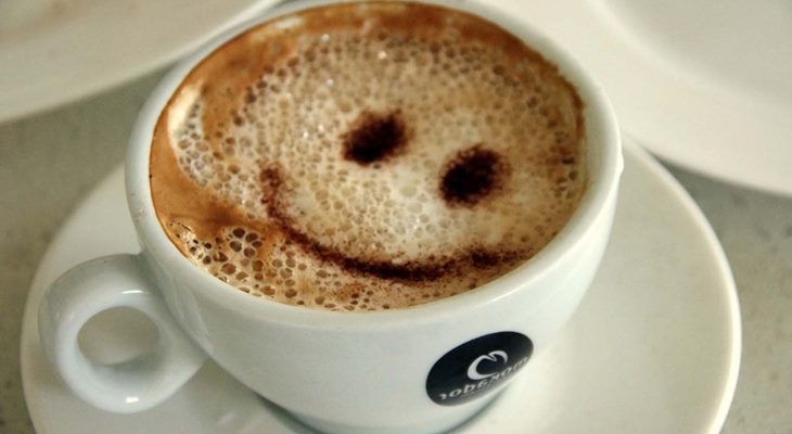 регулярное употребление кофе положительно влияет на настроение