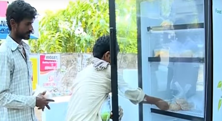 Хозяйка индийского ресторана поставила для нуждающихся холодильник с едой
