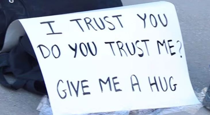 Плакат «Я доверяю вам. А вы доверяете мне? Тогда обнимите меня»