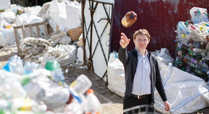 Сырьём для строительного производства Романа Себекина стали пластиковые отходы, для сбора которых он установил в родном Волгограде 150 контейнеров