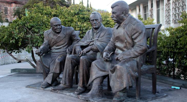 В Ялте открыт памятник встрече Сталина, Черчилля и Рузвельта в феврале 1945 года